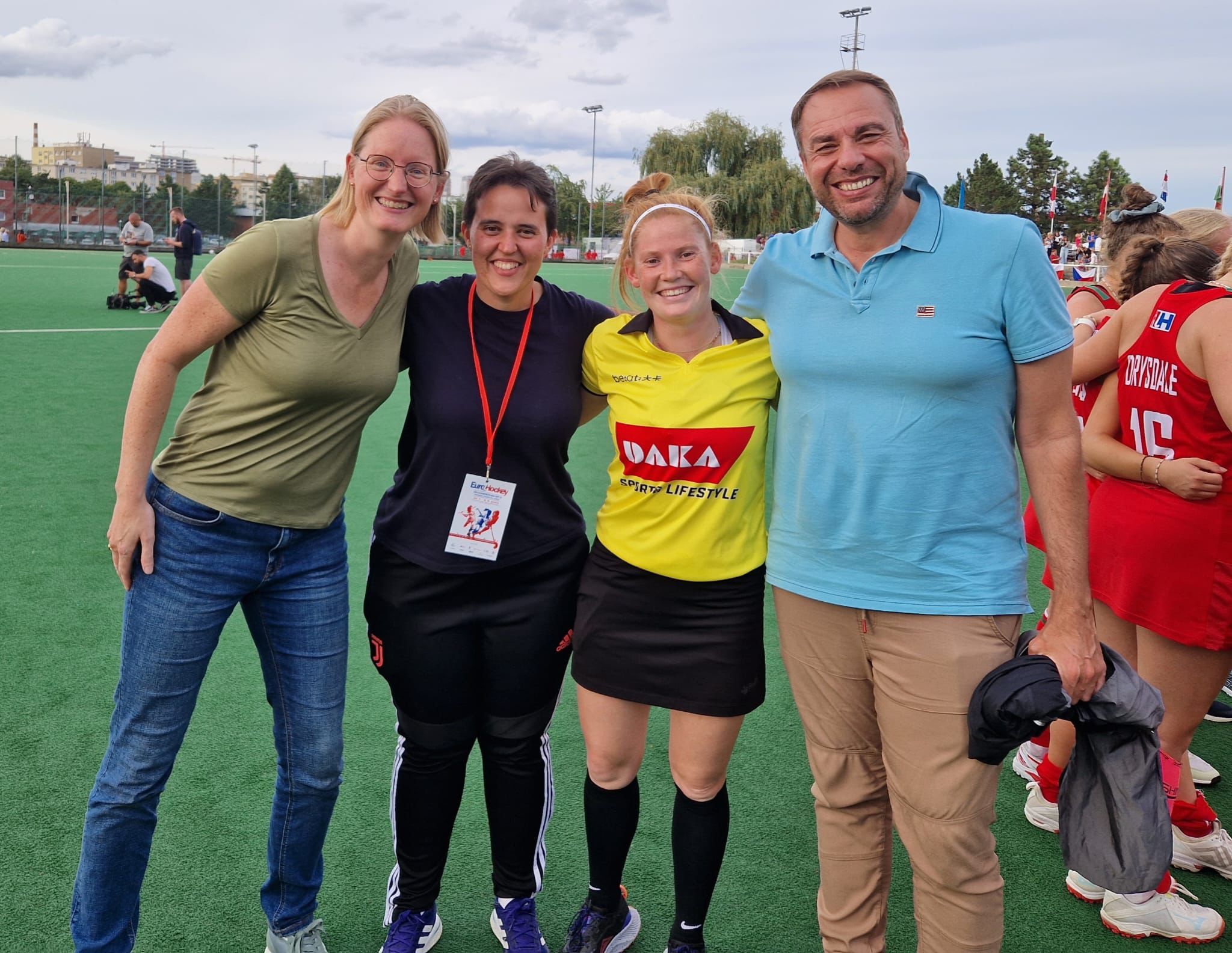 NOELIA BLANCO Y PACO VÁZQUEZ SE GRADÚAN EN EL PRESTIGIOSO PROGRAMA UDP DE LA EHF