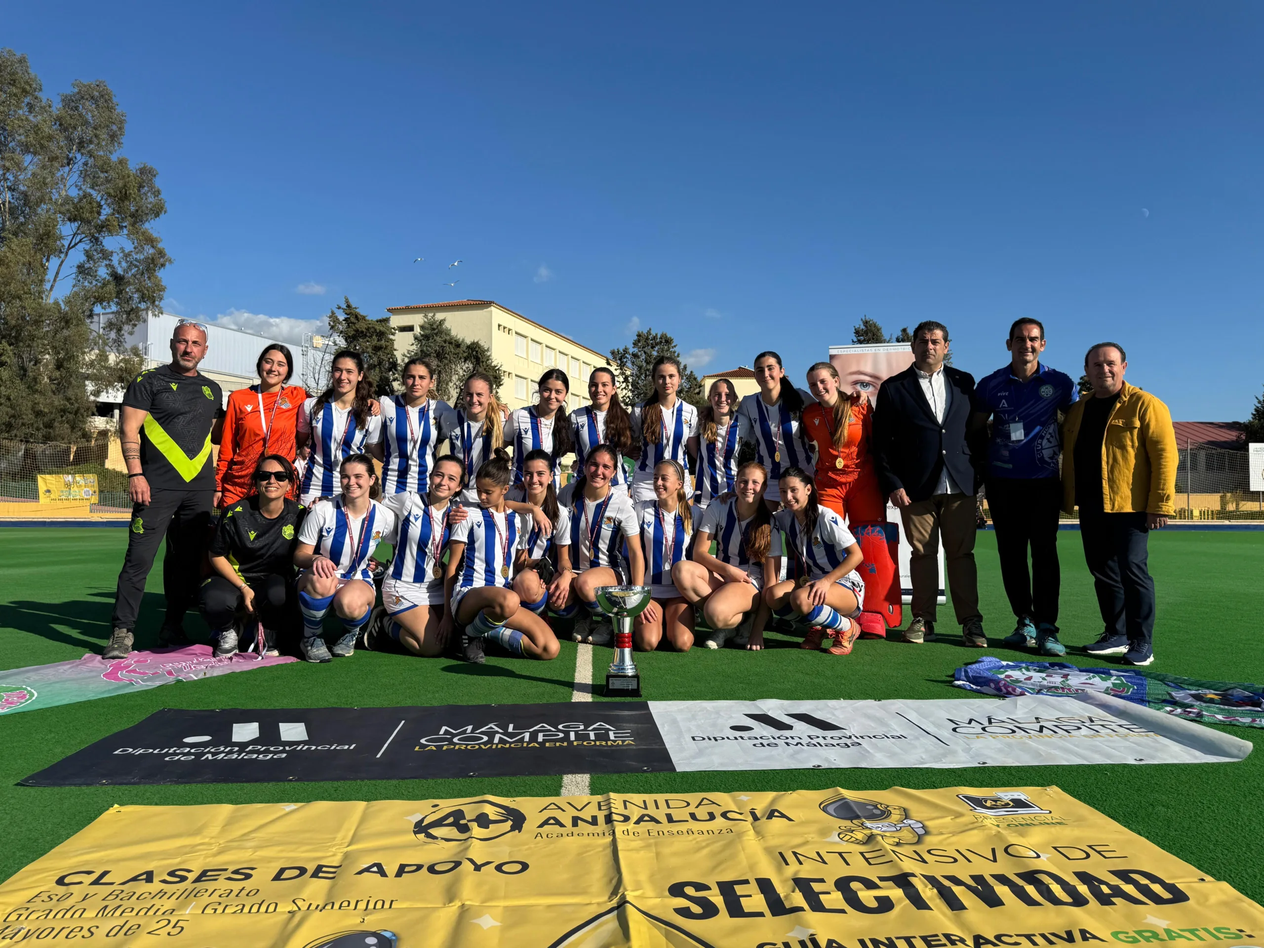 EL JUNIOR FC (M) Y LA REAL SOCIEDAD SAD (F) VENCEDORES DE LA COPA ESPAÑA JUVENIL HIERBA