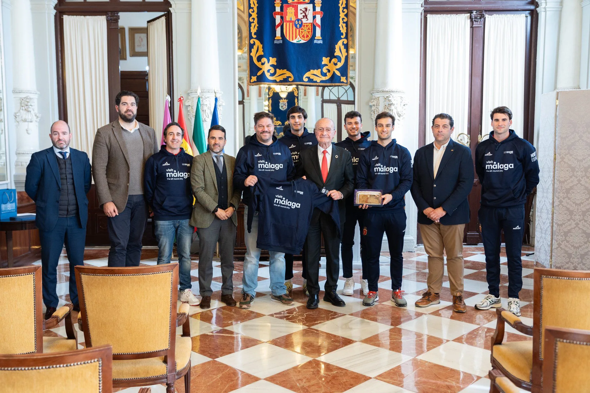 EL ALCALDE DE MÁLAGA RECIBE A LA SELECCIÓN ESPAÑOLA DE HOCKEY